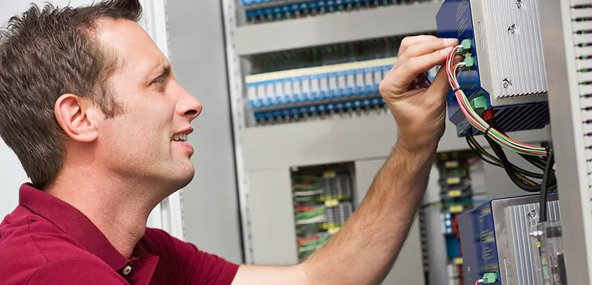 Offshore and Petroleum Facility Electrician in Leeds